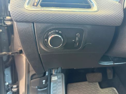 Used 2019 Chevrolet Cruze LT w/ Convenience Package FWD image 19