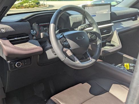 Used 2025 Ford Explorer Platinum w/ Ultimate Package image 9