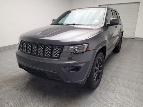 Used 2018 Jeep Grand Cherokee Altitude AWD/4WD image 15