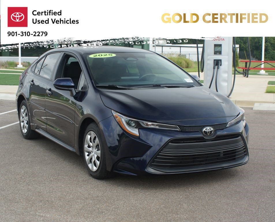 Used 2025 Toyota Corolla LE FWD image 2