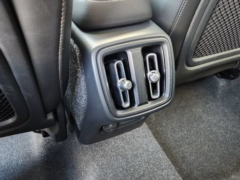 Certified 2026 Volvo XC40 B5 Plus AWD/4WD image 28