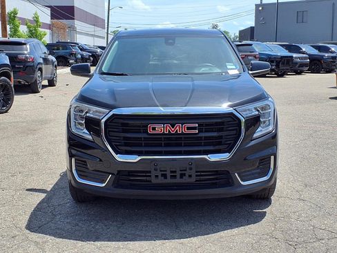 Used 2024 GMC Terrain SLE FWD image 6