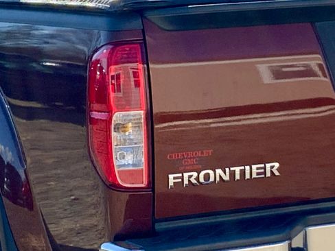 Used 2018 Nissan Frontier SL image 17