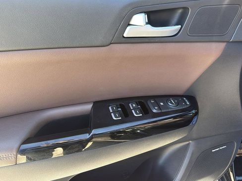 Used 2017 Kia Sportage SX image 8