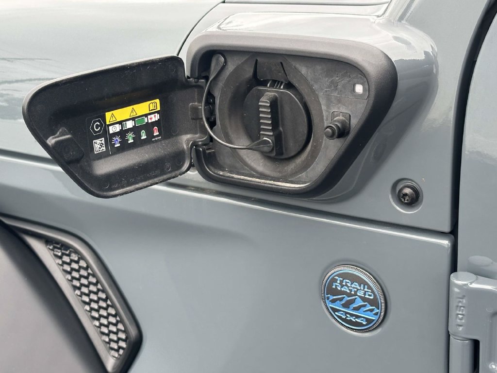 Used 2024 Jeep Wrangler Unlimited AWD/4WD image 11