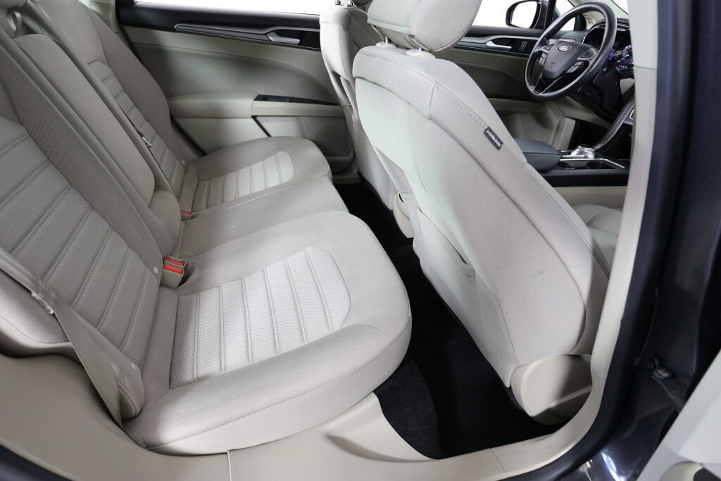 Used 2019 Ford Fusion SE FWD image 22