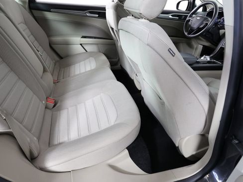 Used 2019 Ford Fusion SE FWD image 22
