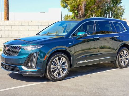 Used 2024 Cadillac XT6 Premium Luxury w/ Technology Package AWD/4WD image 3