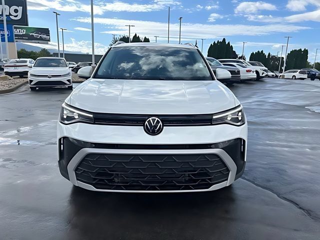 Used 2025 Volkswagen Taos SE w/ Panoramic Sunroof Package AWD/4WD image 9