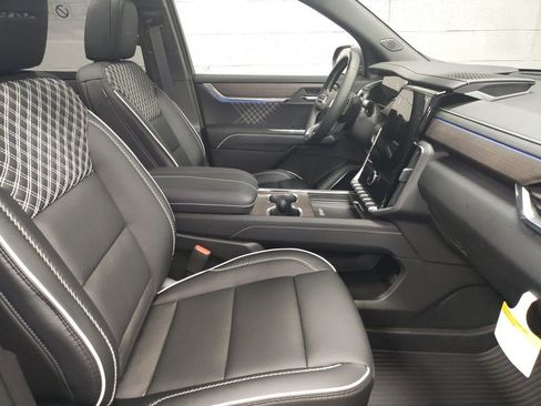 New 2026 GMC Acadia Denali w/ Super Cruise Package image 7