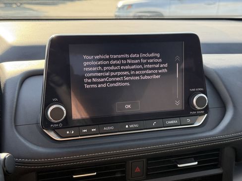 Used 2025 Nissan Rogue SV image 21