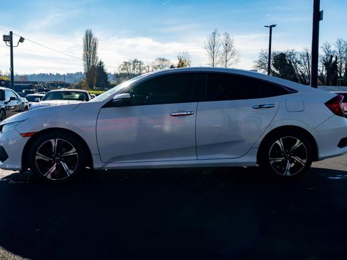 Used 2016 Honda Civic Touring image 14