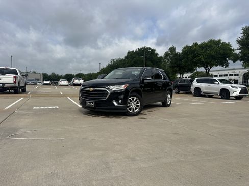 Used 2018 Chevrolet Traverse LT image 1