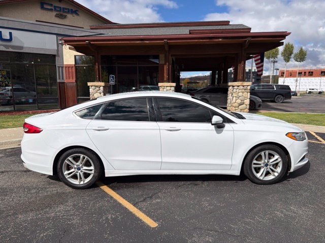 Used 2018 Ford Fusion SE w/ Fusion SE Technology Package FWD image 11