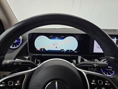 Used 2021 Mercedes-Benz GLA 250 4MATIC image 34