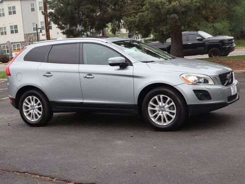 Used 2010 Volvo XC60 T6 AWD/4WD image 2