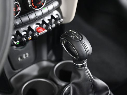 Used 2018 MINI Cooper Convertible image 17