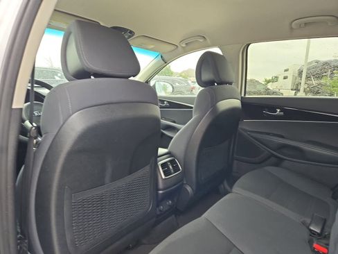 Used 2016 Kia Sorento FWD image 16