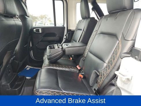 Used 2022 Jeep Wrangler Unlimited Sahara image 17