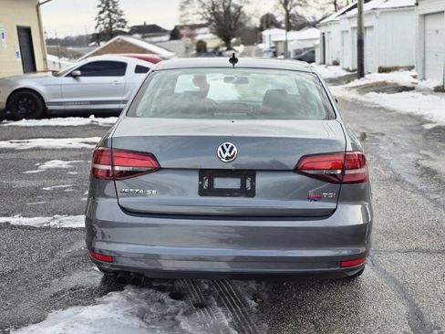 Used 2017 Volkswagen Jetta SE image 6