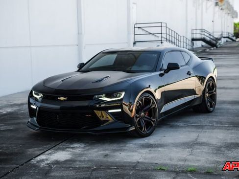 Used 2018 Chevrolet Camaro SS image 31