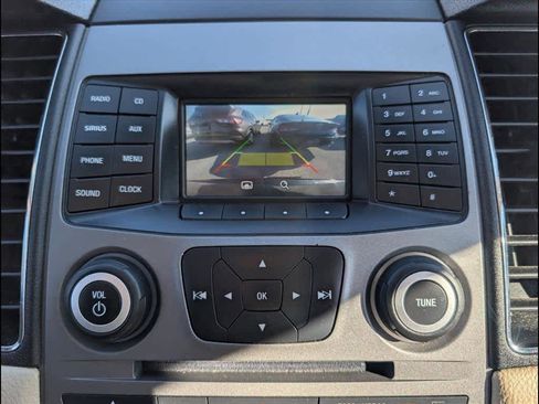 Used 2015 Ford Taurus SEL image 10