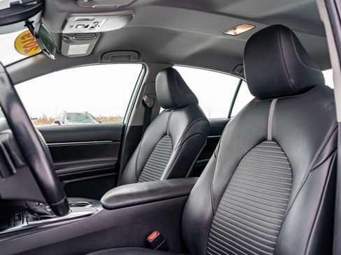 Used 2019 Toyota Camry SE image 18