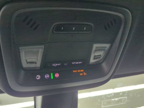Used 2023 Chevrolet Traverse LT FWD image 27