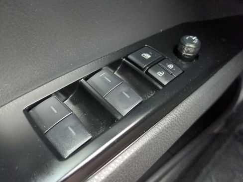 Used 2025 Toyota Camry SE image 21