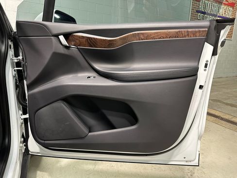 Used 2019 Tesla Model X Long Range AWD/4WD image 9