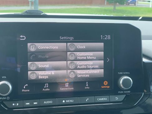 Used 2025 Nissan Pathfinder SV AWD/4WD image 24