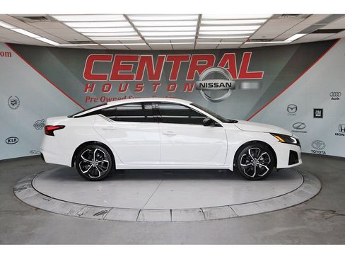 New 2026 Nissan Altima 2.5 SR FWD image 5