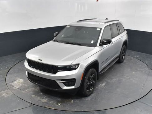 New 2025 Jeep Grand Cherokee Altitude w/ MOPAR Finishing Package AWD/4WD image 42