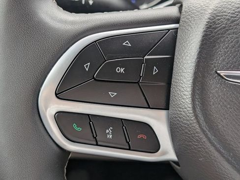 Used 2023 Chrysler Pacifica Limited FWD image 25