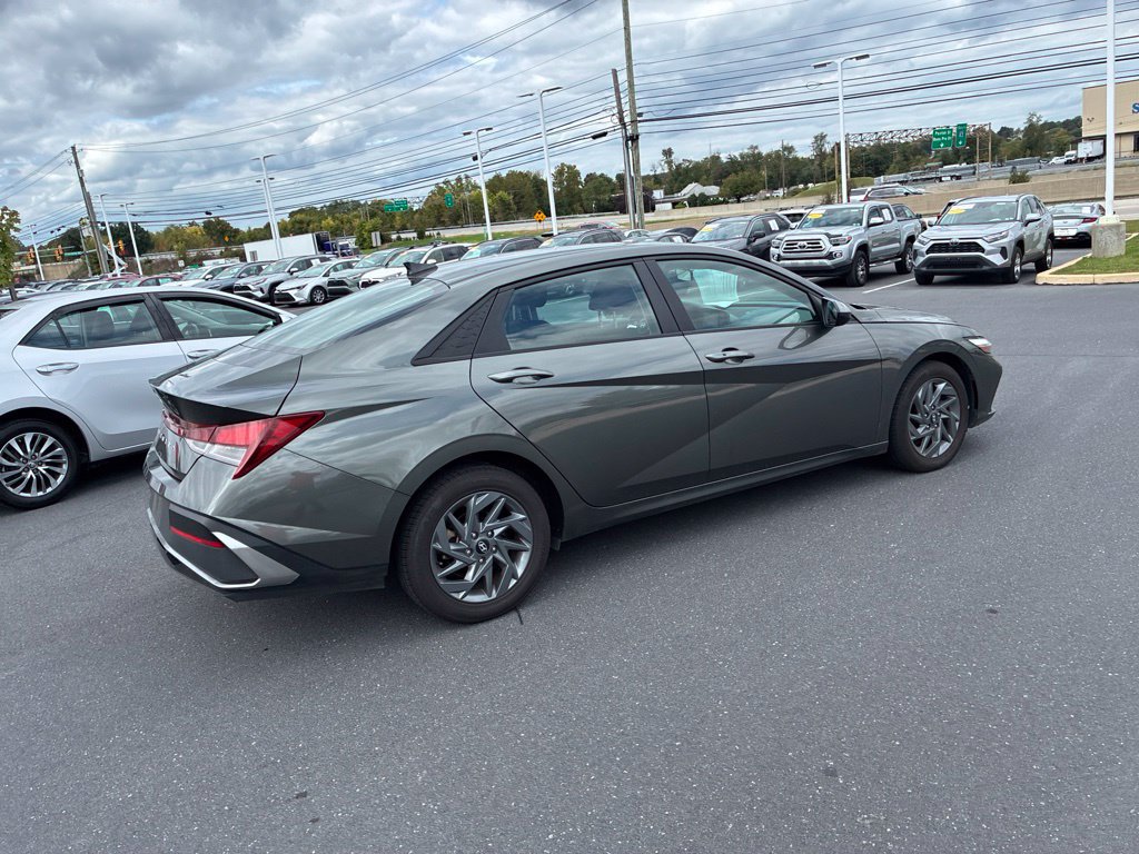 Used 2024 Hyundai Elantra SEL FWD image 8