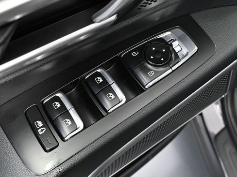 Used 2025 Kia Telluride S AWD/4WD image 19