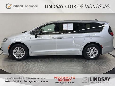 Used 2024 Chrysler Pacifica Touring-L FWD image 6