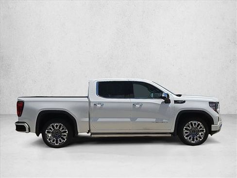 Used 2023 GMC Sierra 1500 Denali Ultimate AWD/4WD image 4