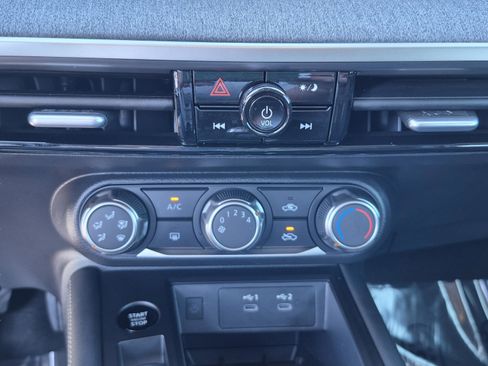 Certified 2025 Nissan Kicks SV AWD/4WD image 25
