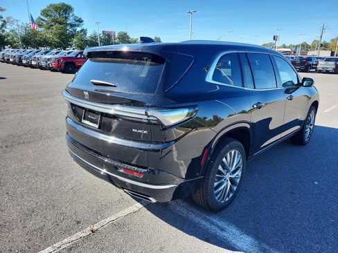 Used 2026 Buick Enclave Avenir w/ Super Cruise Package AWD/4WD image 3