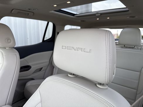 Used 2020 GMC Acadia Denali w/ Denali Ultimate Package image 14