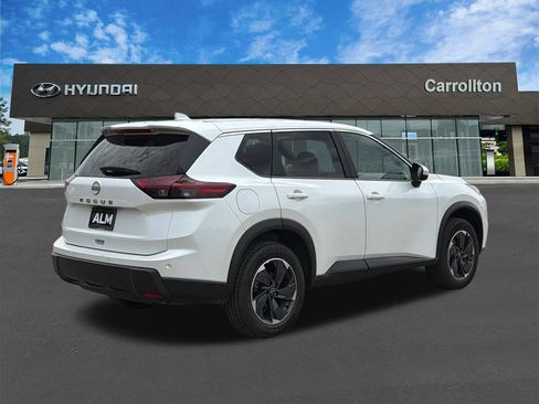 Used 2025 Nissan Rogue SV FWD image 5