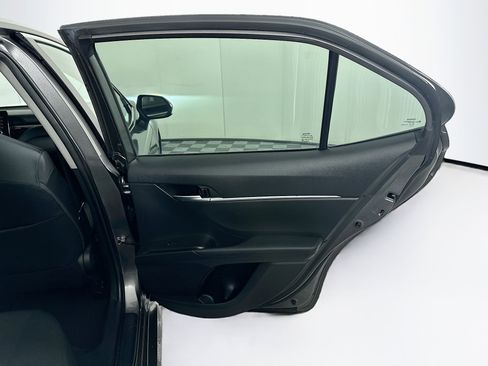 Used 2021 Toyota Camry LE image 27