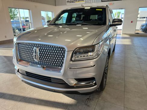 Used 2020 Lincoln Navigator Reserve AWD/4WD image 2