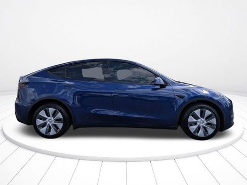 Used 2022 Tesla Model Y Long Range AWD/4WD image 2