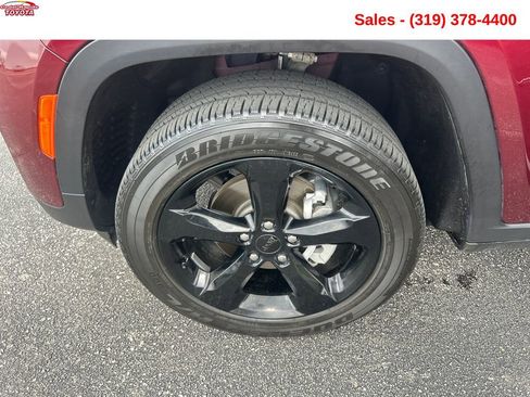 Used 2025 Jeep Grand Cherokee Altitude image 24