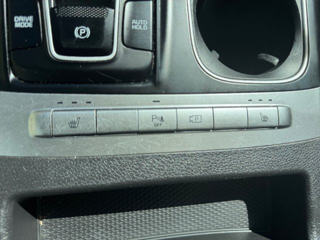 Used 2023 Kia Carnival LX FWD image 19