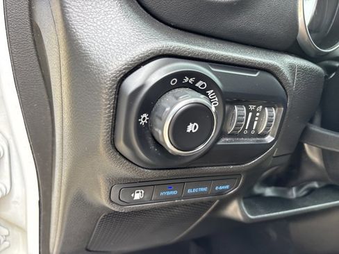 Used 2022 Jeep Wrangler Unlimited Sahara w/ Cold Weather Group AWD/4WD image 23