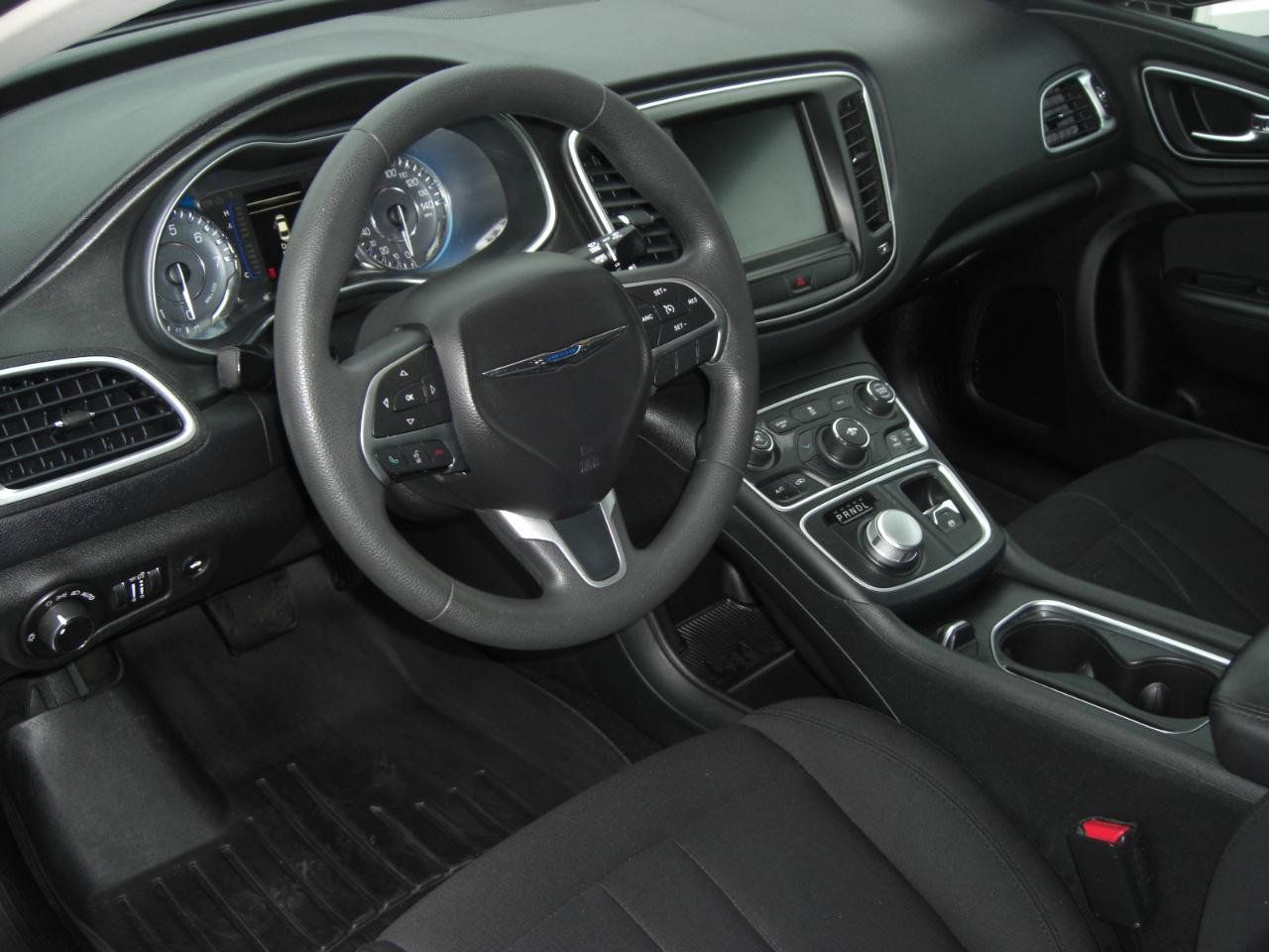 Used 2015 Chrysler 200 Limited FWD image 6