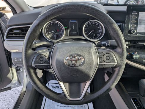 Used 2022 Toyota Camry LE image 9